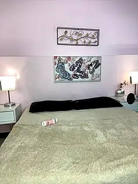 sara17  online show from January 5, 2026, 8:23 pm