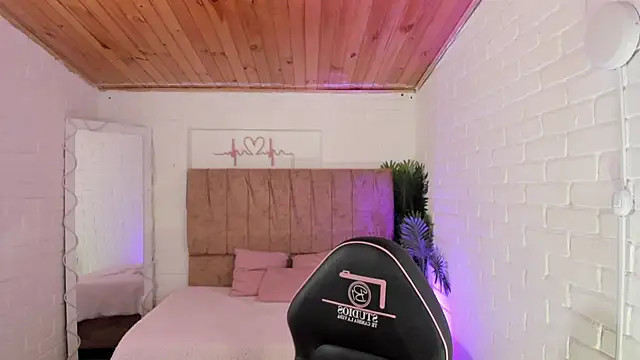 penelope tay1 online show from September 21, 2025, 3:19 am