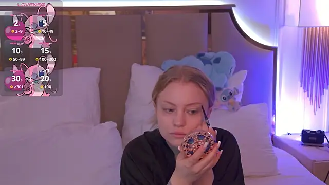 DorisHell online show from November 19, 2025, 3:06 am