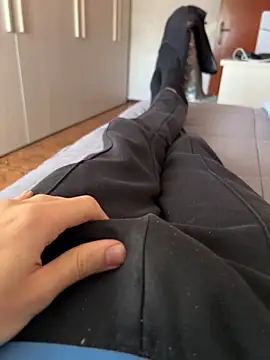 93moro online show from December 23, 2024, 11:47 am