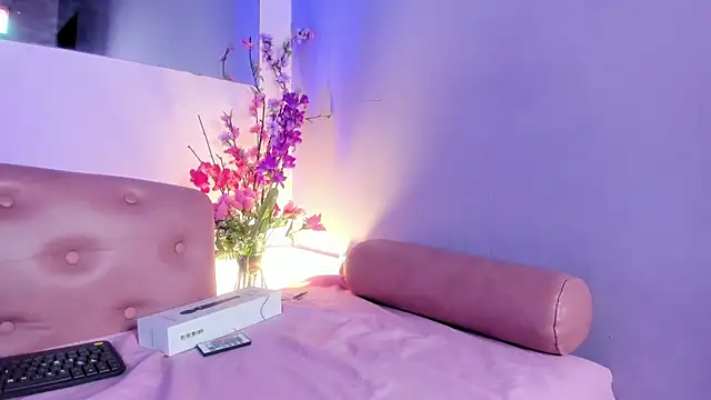 CarlaAlvez online show from September 22, 2025, 5:26 pm