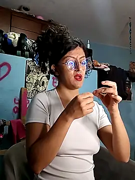 LoveElectra online show from September 13, 2025, 2:39 pm