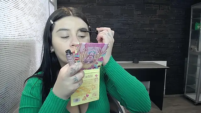 Snapshot of SaraBraun_ chatting on January 3, 2025, 1:25 pm SaraBraun online show from January 3, 2025, 1:25 pm