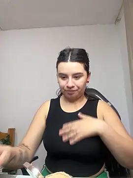 Snapshot of SaraBraun_ chatting on September 29, 2025, 4:45 pm SaraBraun online show from September 29, 2025, 4:45 pm