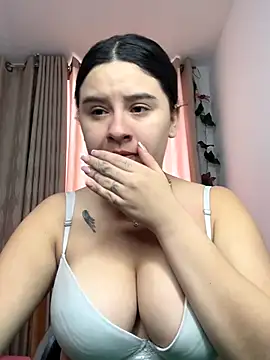 Snapshot of SaraBraun_ chatting on November 2, 2025, 4:42 pm SaraBraun online show from November 2, 2025, 4:42 pm