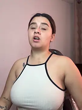 Snapshot of SaraBraun_ chatting on December 20, 2025, 4:03 pm SaraBraun online show from December 20, 2025, 4:03 pm