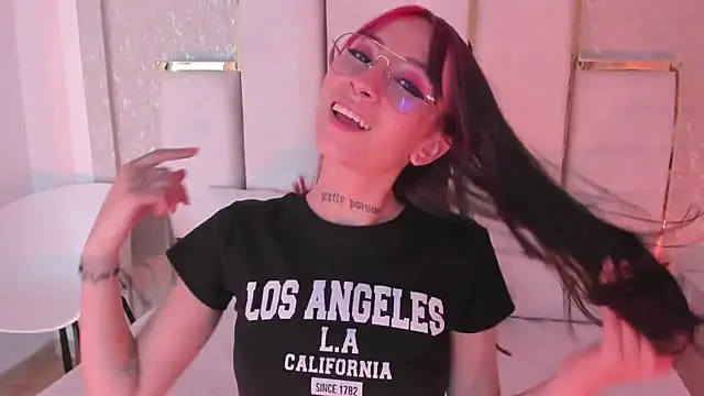 Michell Wallker online show from January 10, 2025, 6:28 pm