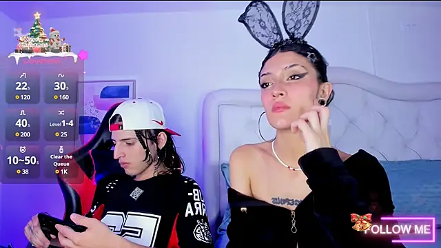 Snapshot of sett_and_gwen chatting on December 20, 2024, 12:30 am sett and gwen online show from December 20, 2024, 12:30 am