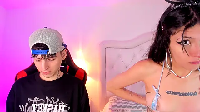 Snapshot of sett_and_gwen chatting on January 19, 2025, 5:15 am sett and gwen online show from January 19, 2025, 5:15 am