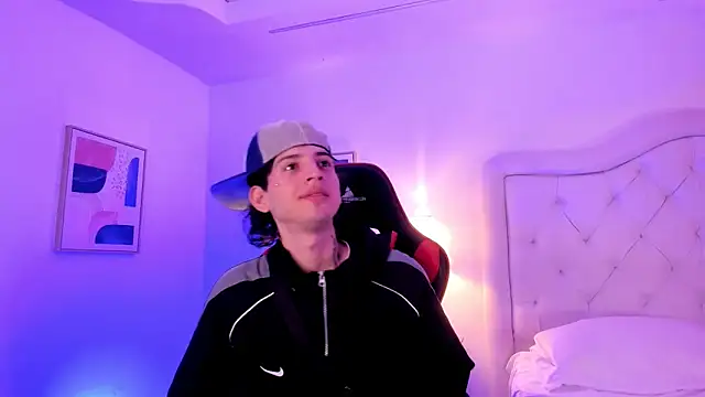 Snapshot of sett_and_gwen chatting on March 3, 2025, 5:09 am sett and gwen online show from March 3, 2025, 5:09 am