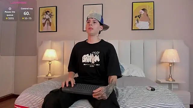 Snapshot of sett_and_gwen chatting on February 26, 2026, 3:49 am sett and gwen online show from February 26, 2026, 3:49 am