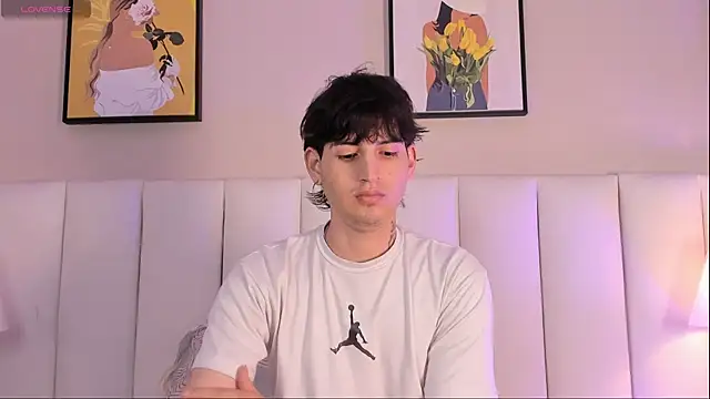 Snapshot of sett_and_gwen chatting on April 15, 2026, 5:25 am sett and gwen online show from April 15, 2026, 5:25 am