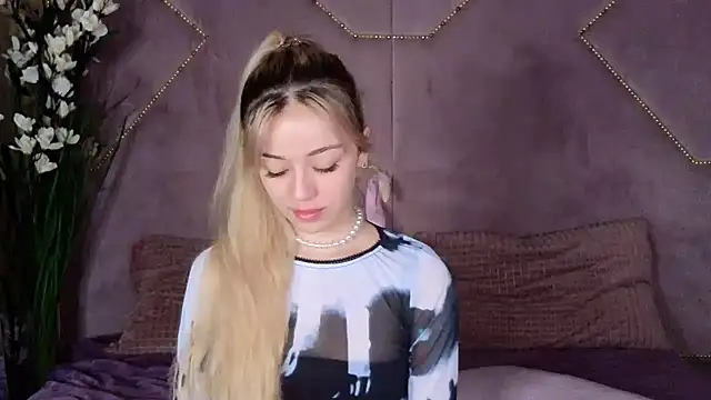 Snapshot of STELLA_RICH chatting on February 10, 2025, 9:04 pm STELLA RICH online show from February 10, 2025, 9:04 pm