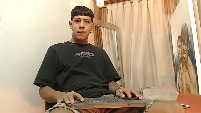 mr stiven  online show from November 3, 2025, 2:24 am