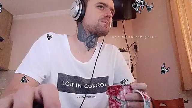 Snapshot of HappyZebra13 chatting on February 2, 2025, 1:19 pm HappyZebra13 online show from February 2, 2025, 1:19 pm