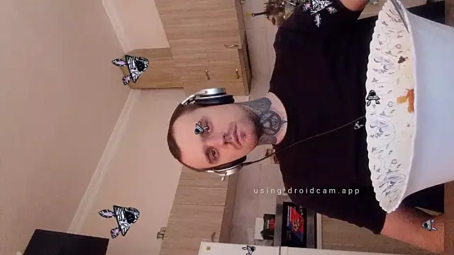 Snapshot of HappyZebra13 chatting on February 12, 2025, 9:52 am HappyZebra13 online show from February 12, 2025, 9:52 am