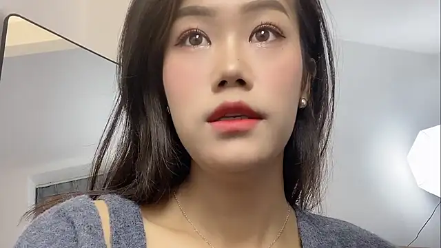 Snapshot of Bella-LL chatting on March 5, 2025, 7:38 pm Bella-LL online show from March 5, 2025, 7:38 pm