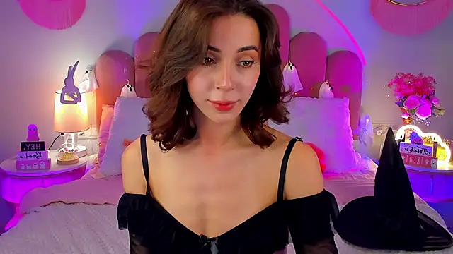 ElsaYoung online show from October 30, 2025, 8:09 pm