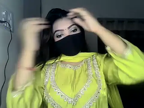 Snapshot of ishi_Beauty chatting on March 5, 2026, 5:14 am ishi Beauty online show from March 5, 2026, 5:14 am