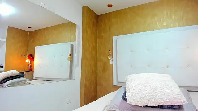 Milaspetite online show from February 25, 2026, 8:07 pm