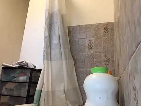 Snapshot of Cally-n chatting on February 20, 2025, 4:57 pm Cally-n online show from February 20, 2025, 4:57 pm