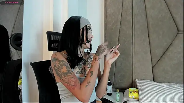 Snapshot of Cassie_howard_ chatting on January 30, 2025, 8:21 pm Cassie howard online show from January 30, 2025, 8:21 pm