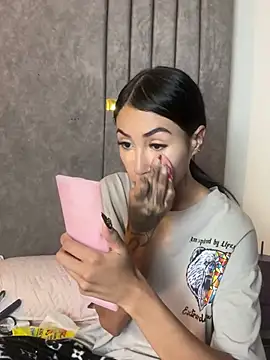 Snapshot of Cassie_howard_ chatting on February 19, 2025, 2:33 am Cassie howard online show from February 19, 2025, 2:33 am