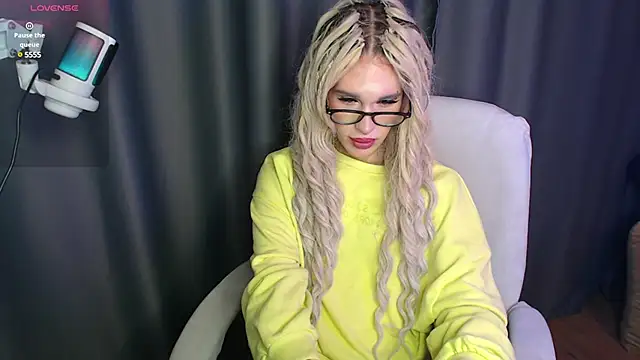 Snapshot of Cassie_Bae chatting on January 14, 2025, 7:53 pm Cassie Bae online show from January 14, 2025, 7:53 pm