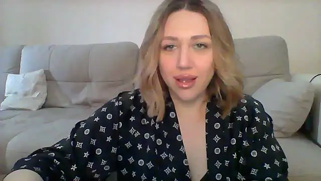 VickyLove047 online show from February 24, 2025, 8:49 am