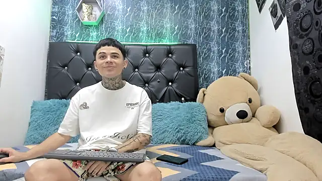 exotic hot couple online show from December 3, 2025, 9:57 pm