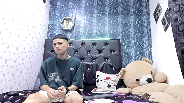 exotic hot couple online show from February 21, 2026, 10:33 pm