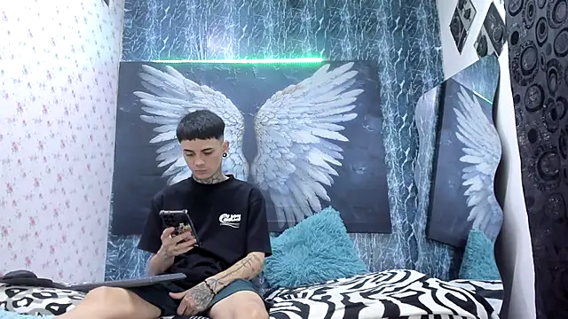 exotic hot couple online show from April 15, 2026, 12:17 am