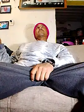 Snapshot of NewBe9D9 chatting on November 17, 2025, 9:59 am NewBe9D9 online show from November 17, 2025, 9:59 am