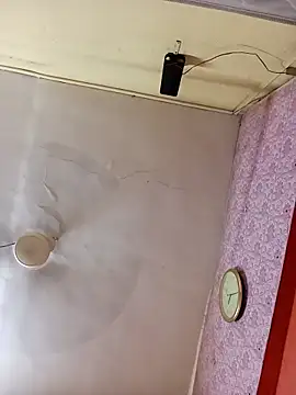 sunita-doll online show from November 26, 2025, 3:40 am