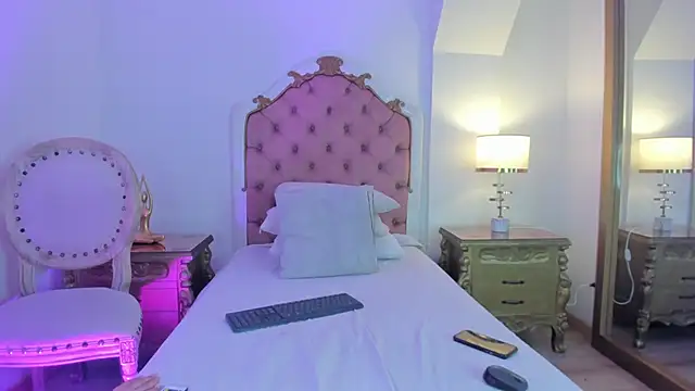 rebeca watsson online show from October 28, 2025, 11:47 am