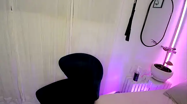 Snapshot of AaliyahLaylah chatting on December 15, 2024, 6:29 am AaliyahLaylah online show from December 15, 2024, 6:29 am