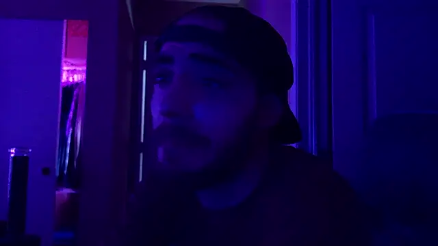 Snapshot of Huntzg23 chatting on May 6, 2026, 3:35 am Huntzg23 online show from May 6, 2026, 3:35 am