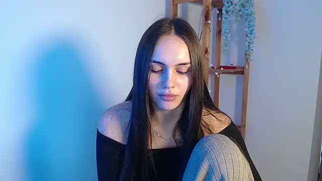 IrinaShayk18 online show from February 5, 2025, 12:49 pm