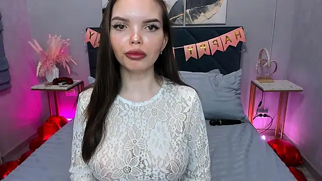 Curvy Dynamite  online show from March 6, 2026, 1:13 am