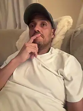 Snapshot of Matdeanslavenh chatting on October 25, 2025, 12:40 am Matdeanslavenh online show from October 25, 2025, 12:40 am