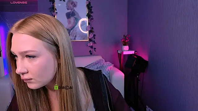 Snapshot of playful_sophie chatting on October 17, 2025, 7:27 pm playful sophie online show from October 17, 2025, 7:27 pm