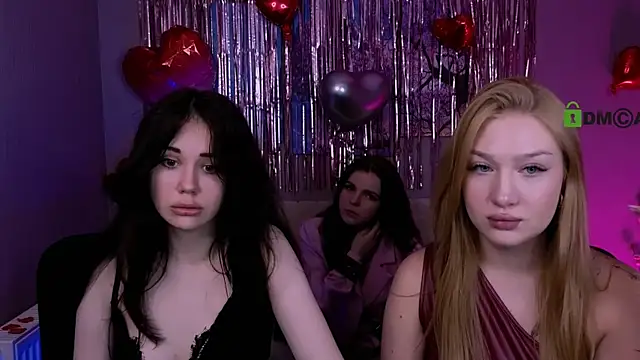 Snapshot of playful_sophie chatting on February 13, 2026, 8:38 pm playful sophie online show from February 13, 2026, 8:38 pm