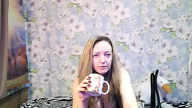 KattyLuuu online show from October 5, 2025, 9:40 am