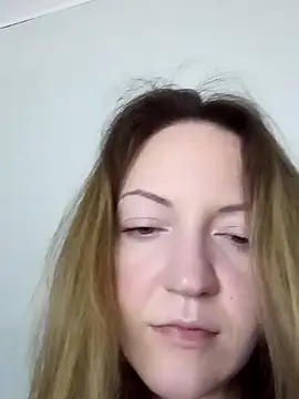 KattyLuuu online show from April 15, 2026, 7:43 pm