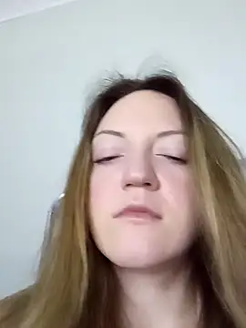 KattyLuuu online show from April 15, 2026, 7:58 pm