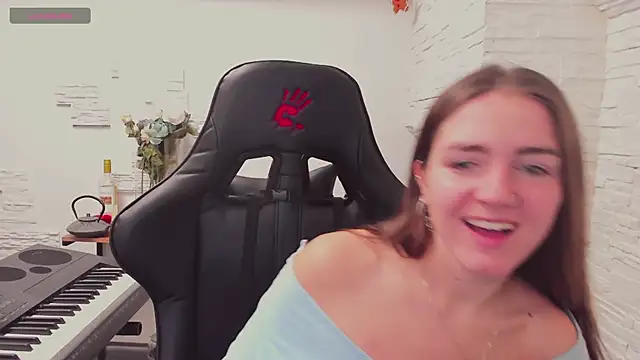 Snapshot of Paige_coyness chatting on December 22, 2024, 3:22 pm Paige coyness online show from December 22, 2024, 3:22 pm