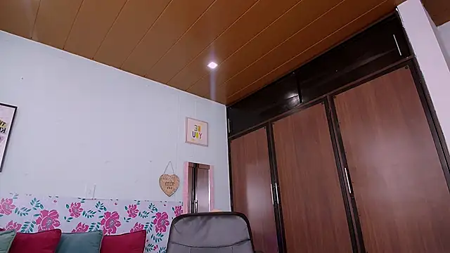 GabbyHills online show from December 23, 2024, 5:32 pm