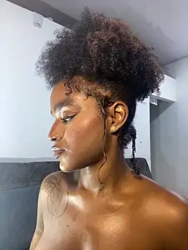 Snapshot of Zizi-campbel chatting on March 13, 2025, 8:15 am Zizi-campbel online show from March 13, 2025, 8:15 am