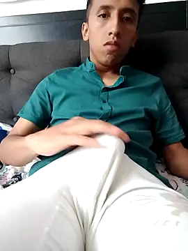 Snapshot of Alex-col chatting on January 29, 2025, 10:22 pm Alex-col online show from January 29, 2025, 10:22 pm