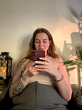 MayaMystic online show from November 18, 2025, 11:36 am